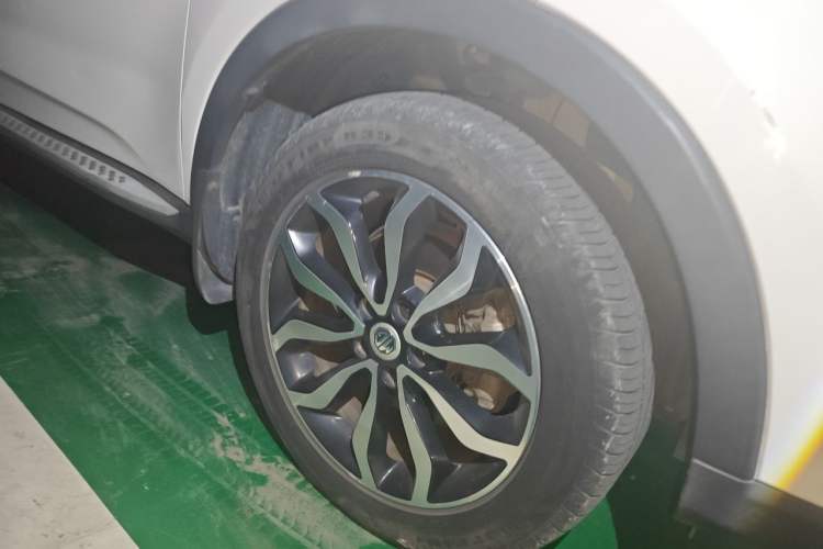 Used MG GS 2015 1.5TGI TST Luxury Edition Right Front Wheel Hub