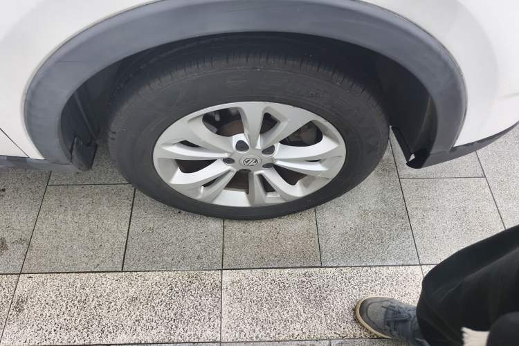 Used MG GS 2015 1.5TGI Manual Elite Edition Right Front Wheel Hub