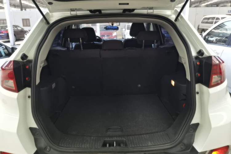 Used MG GS 2015 1.5TGI TST Elite Edition Trunk