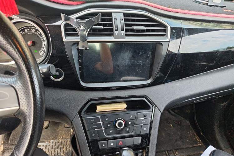 Used MG GS 2015 2.0TGI TST Luxury Edition Audio And AC Panel