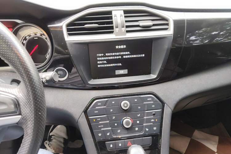 Used MG GS 2015 2.0TGI TST Luxury Edition Audio And AC Panel