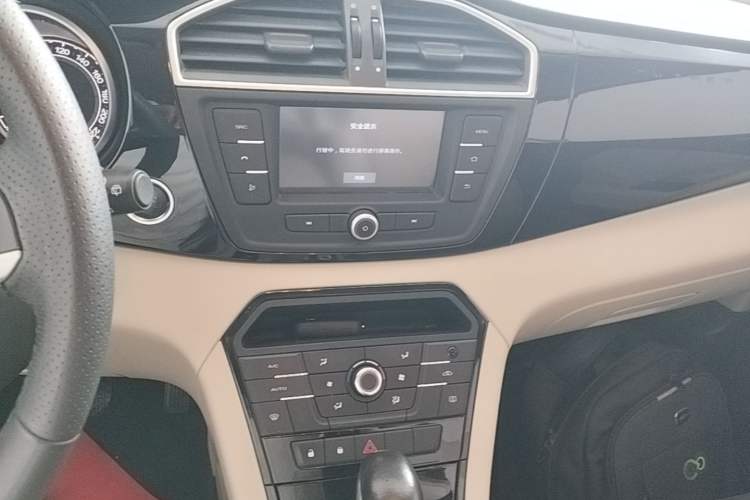 Used MG GS 2015 1.5TGI TST Luxury Edition Audio And AC Panel