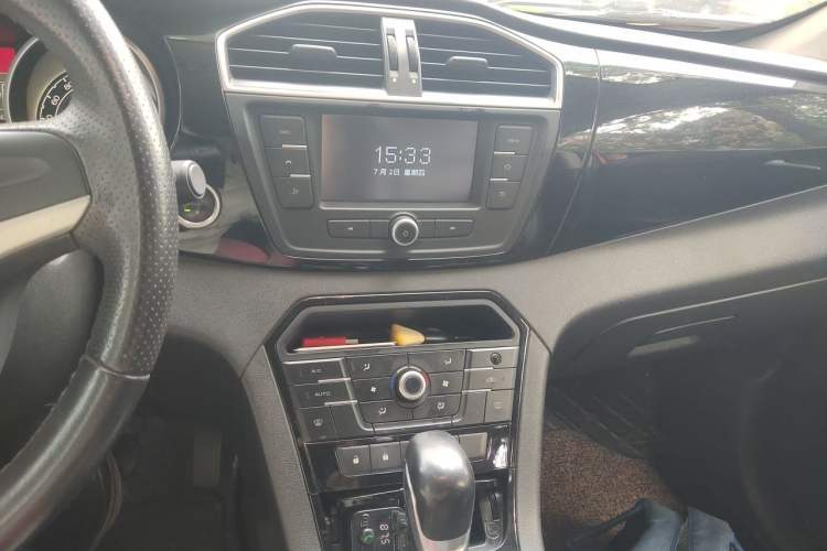 Used MG GS 2015 1.5TGI TST Luxury Edition Audio And AC Panel