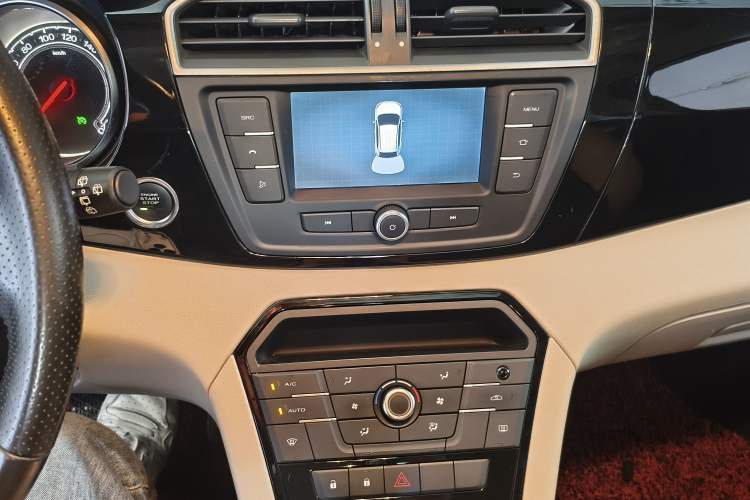 Used MG GS 2015 1.5TGI TST Luxury Edition Audio And AC Panel
