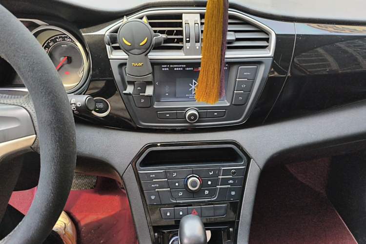 Used MG GS 2015 1.5TGI TST Luxury Edition Audio And AC Panel
