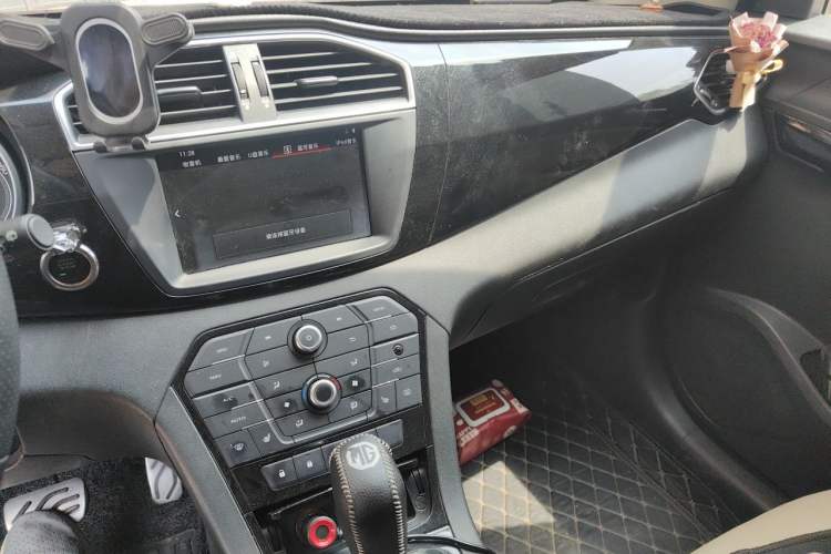 Used MG GS 2015 2.0TGI TST Four-Wheel Drive Flagship Edition Audio And AC Panel