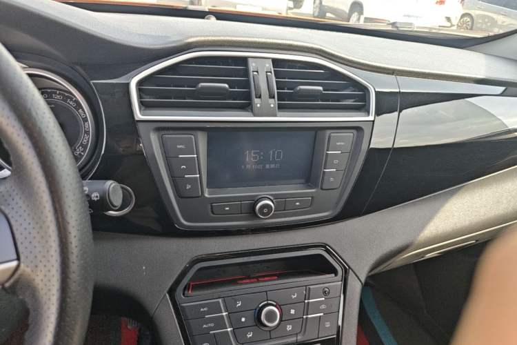 Used MG GS 2015 1.5TGI TST Luxury Edition Audio And AC Panel