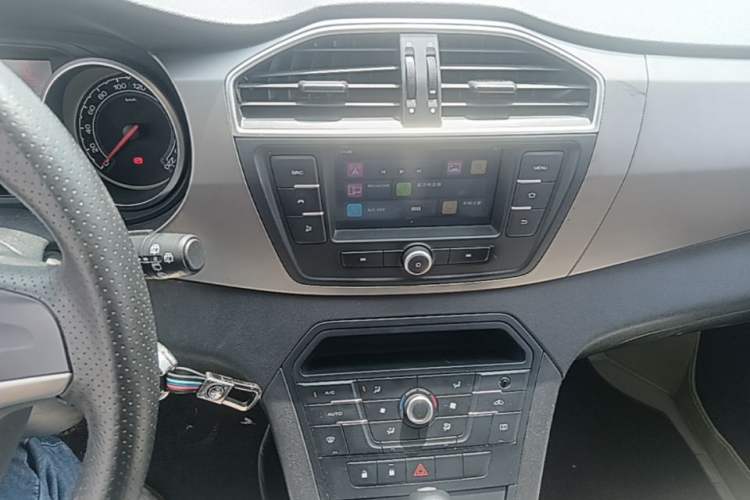 Used MG GS 2015 1.5TGI TST Elite Edition Audio And AC Panel