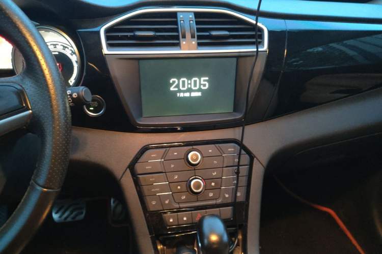 Used MG GS 2015 2.0TGI TST Four-Wheel Drive Flagship Edition Audio And AC Panel