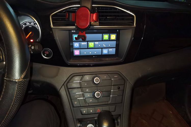 Used MG GS 2015 2.0TGI TST Luxury Edition Audio And AC Panel