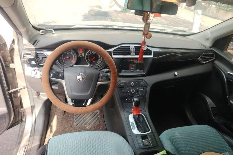 Used MG GS 2015 1.5TGI TST Luxury Edition Center Console