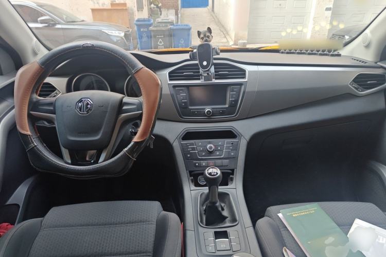 Used MG GS 2015 1.5TGI Manual Elite Edition Center Console