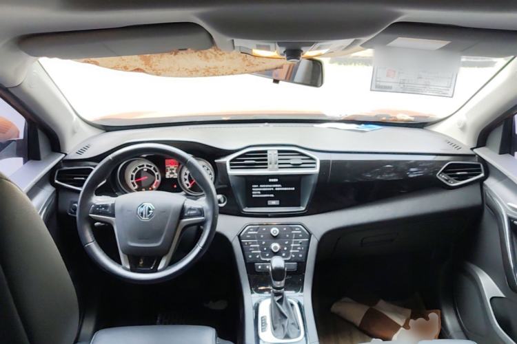 Used MG GS 2015 2.0TGI TST Luxury Edition Center Console