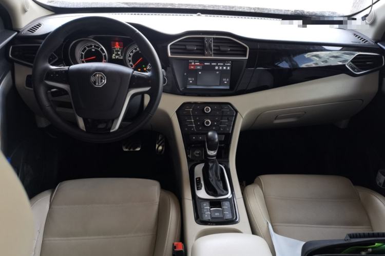 Used MG GS 2015 2.0TGI TST Four-Wheel Drive Flagship Edition Center Console