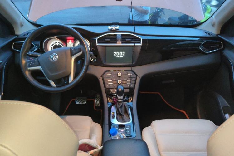 Used MG GS 2015 2.0TGI TST Four-Wheel Drive Flagship Edition Center Console