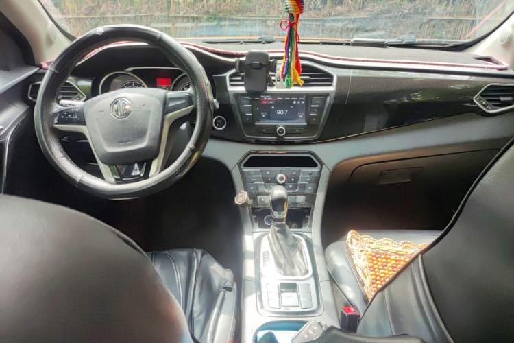 Used MG GS 2015 1.5TGI TST Luxury Edition Center Console