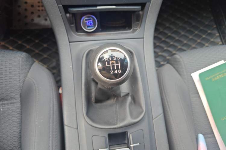 Used MG GS 2015 1.5TGI Manual Elite Edition Gear Lever