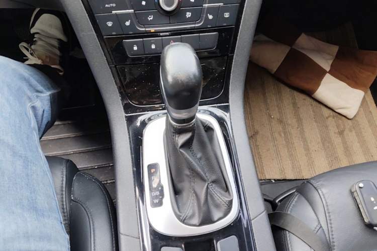 Used MG GS 2015 2.0TGI TST Luxury Edition Gear Lever