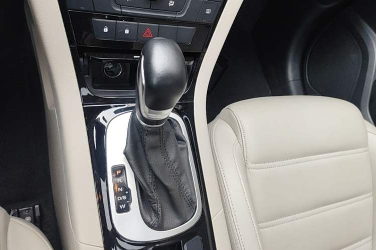 Used MG GS 2015 1.5TGI TST Luxury Edition Gear Lever