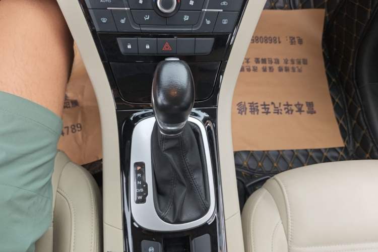 Used MG GS 2015 2.0TGI TST Luxury Edition Gear Lever