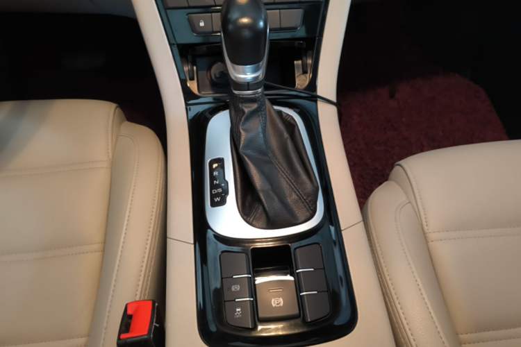 Used MG GS 2015 1.5TGI TST Luxury Edition Gear Lever