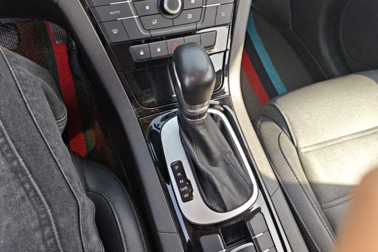 Used MG GS 2015 1.5TGI TST Luxury Edition Gear Lever