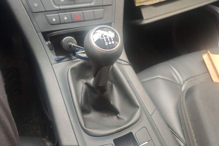 Used MG GS 2015 1.5TGI Manual Elite Edition Gear Lever