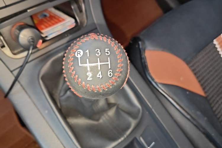 Used MG GS 2015 1.5TGI Manual Elite Edition Gear Lever