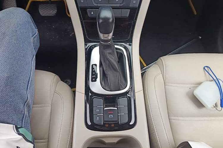 Used MG GS 2015 1.5TGI TST Luxury Edition Gear Lever
