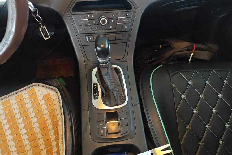 Used MG GS 2015 1.5TGI TST Elite Edition Gear Lever