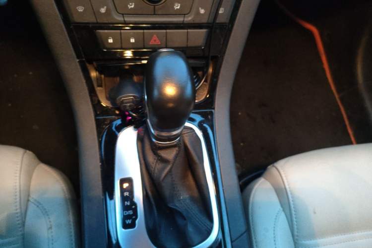 Used MG GS 2015 2.0TGI TST Four-Wheel Drive Flagship Edition Gear Lever