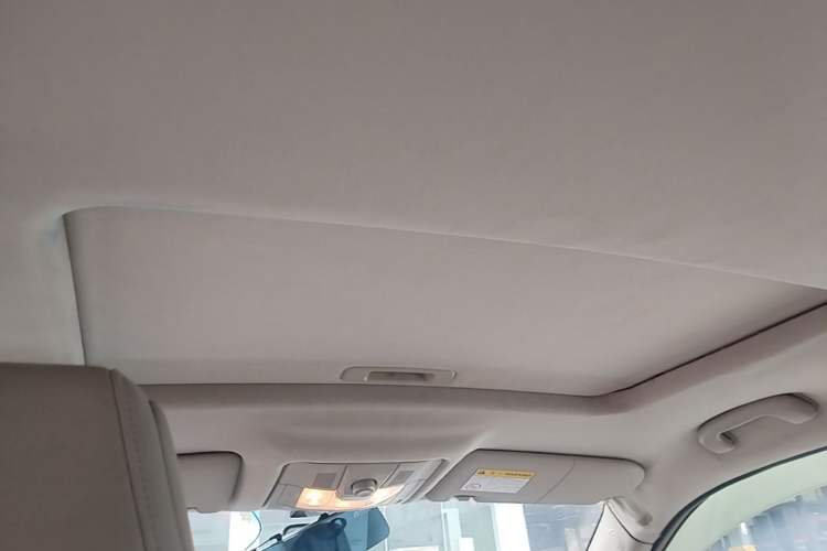 Used MG GS 2015 2.0TGI TST Luxury Edition Headliner