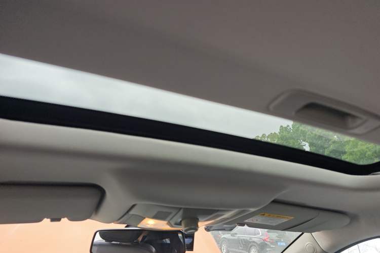 Used MG GS 2015 1.5TGI TST Luxury Edition Headliner