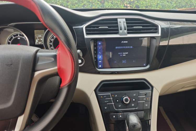 Used MG GS 2015 1.5TGI TST Luxury Edition Interior 3