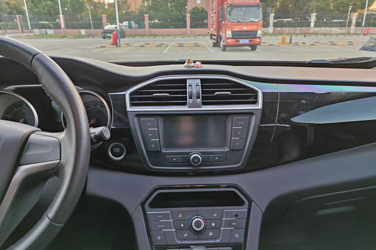 Used MG GS 2015 2.0TGI TST Luxury Edition Interior 6