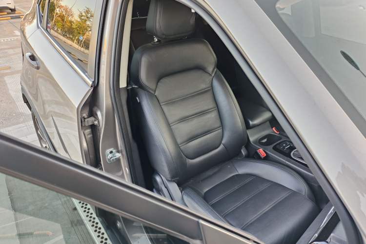 Used MG GS 2015 2.0TGI TST Luxury Edition Interior 9