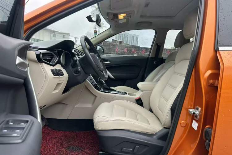 Used MG GS 2015 1.5TGI TST Luxury Edition Left Front Seat