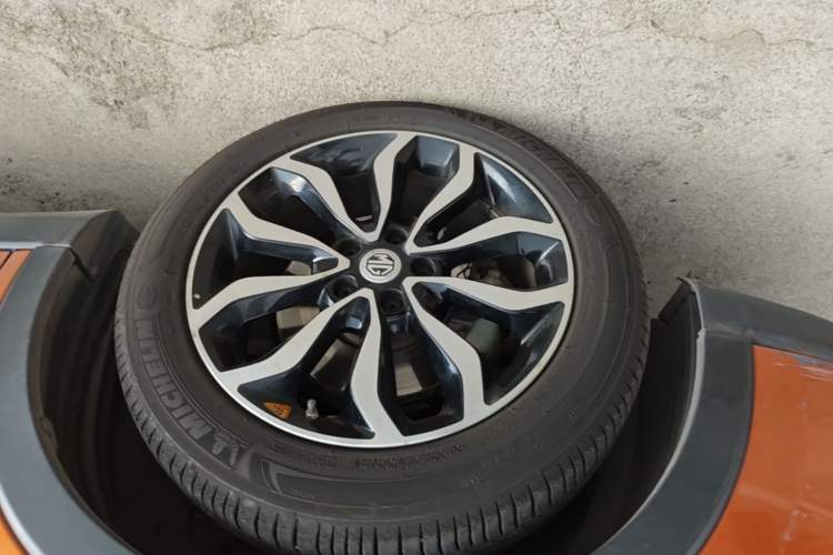 Used MG GS 2015 2.0TGI TST Luxury Edition Left Front Wheel Hub