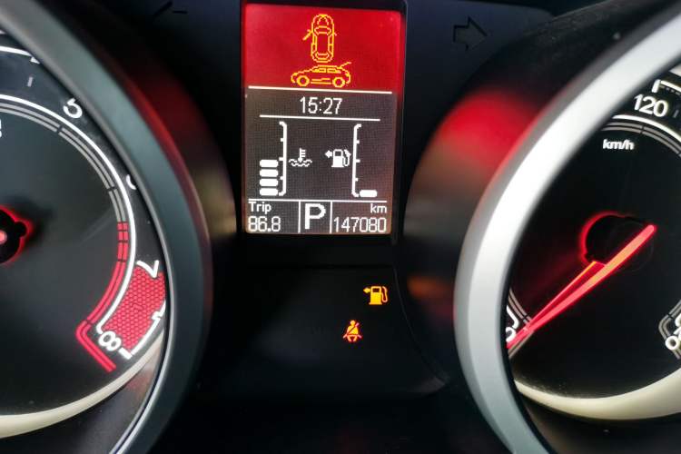 Used MG GS 2015 1.5TGI TST Luxury Edition Odometer Close Up