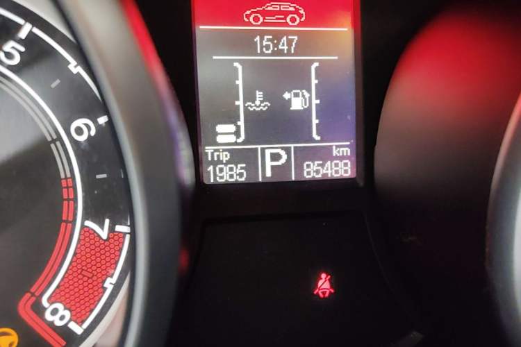 Used MG GS 2015 2.0TGI TST Luxury Edition Odometer Close Up
