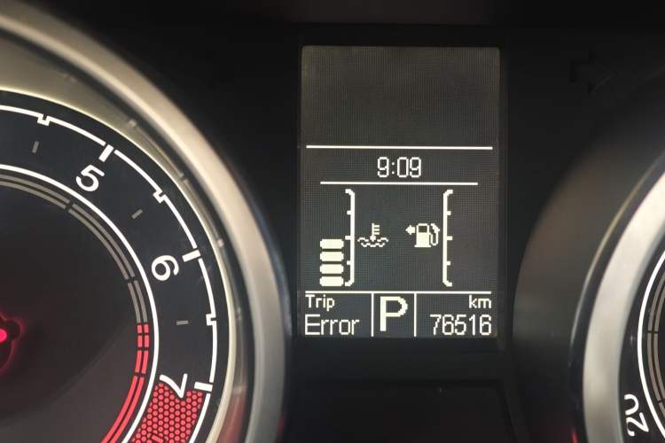 Used MG GS 2015 1.5TGI TST Luxury Edition Odometer Close Up