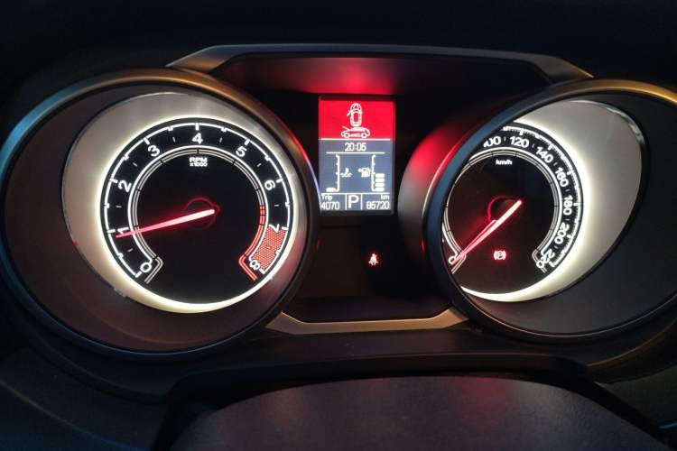 Used MG GS 2015 2.0TGI TST Four-Wheel Drive Flagship Edition Odometer Close Up