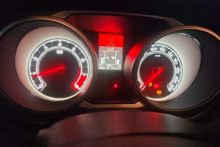 Used MG GS 2015 1.5TGI TST Luxury Edition Odometer Close Up