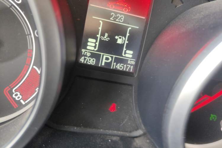 Used MG GS 2015 1.5TGI TST Luxury Edition Odometer Close Up