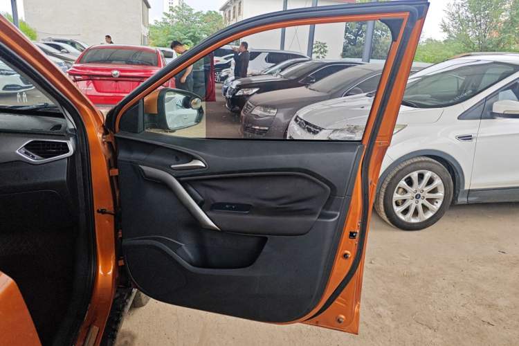 Used MG GS 2015 1.5TGI TST Elite Edition Right Front Door Interior
