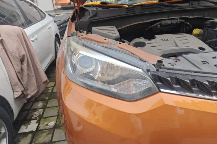 Used MG GS 2015 1.5TGI Manual Elite Edition Right Front Headlight