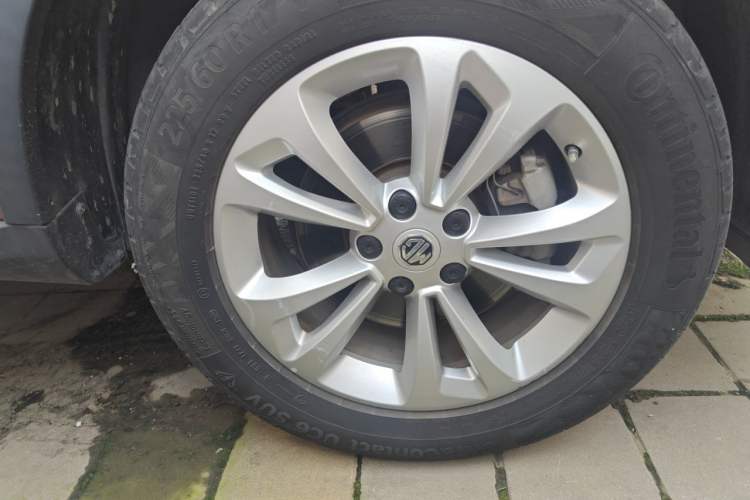 Used MG GS 2015 1.5TGI Manual Elite Edition Right Front Wheel Hub