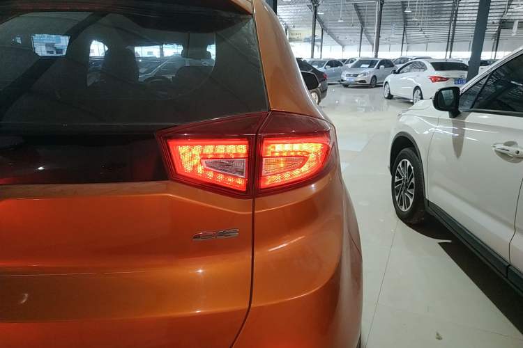 Used MG GS 2015 2.0TGI TST Four-Wheel Drive Flagship Edition Right Rear Taillight