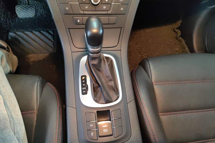 Used MG GS 2016 1.5TGI TST Elite Edition Gear Lever