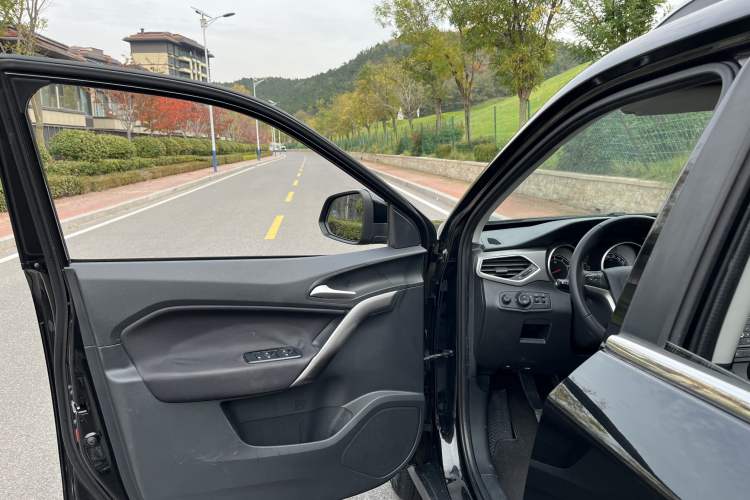 Used MG GS 2016 1.5TGI Manual Value Edition Interior 2